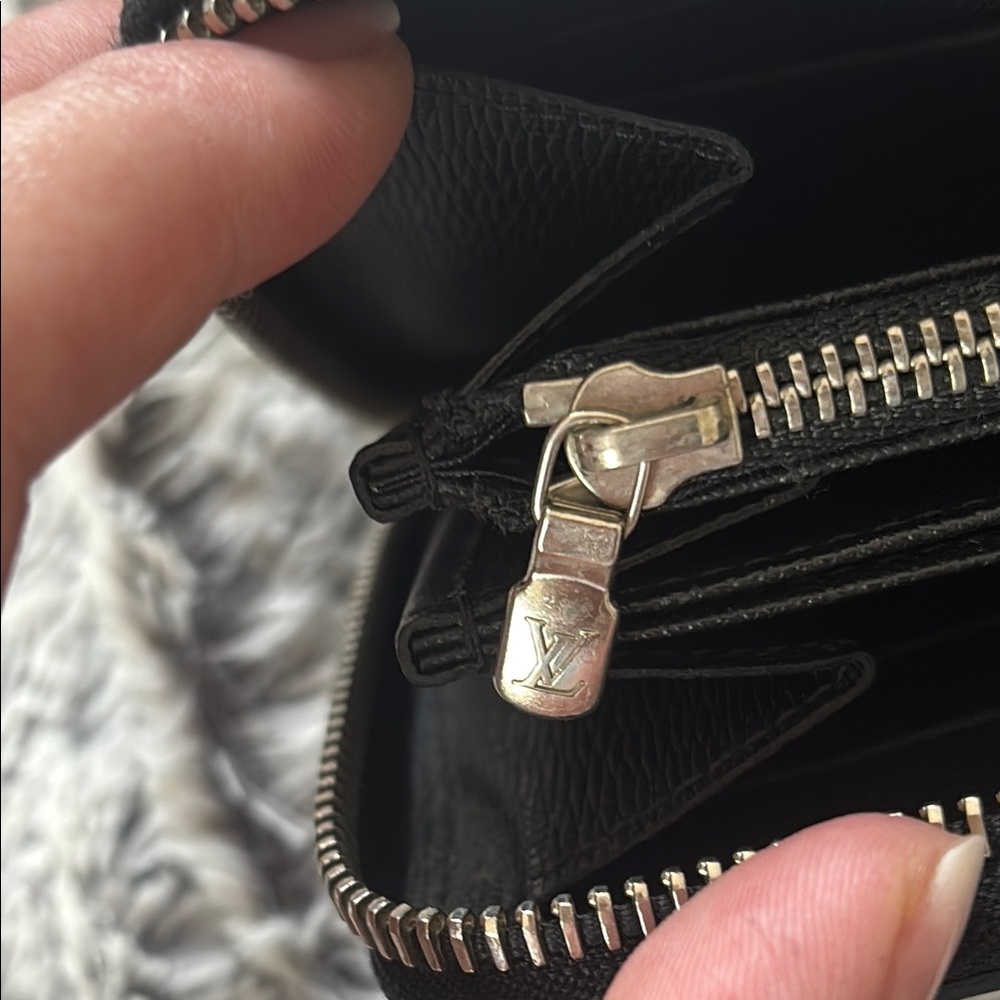 Louis Vuitton Black Epi Zippy Wallet - Picture 11 of 11
